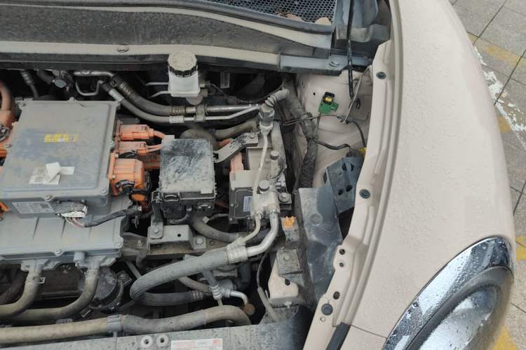 Used ORA Good Cat 2023 401 km Standard Range Comfort Version Lithium Iron Phosphate Engine Bay Left