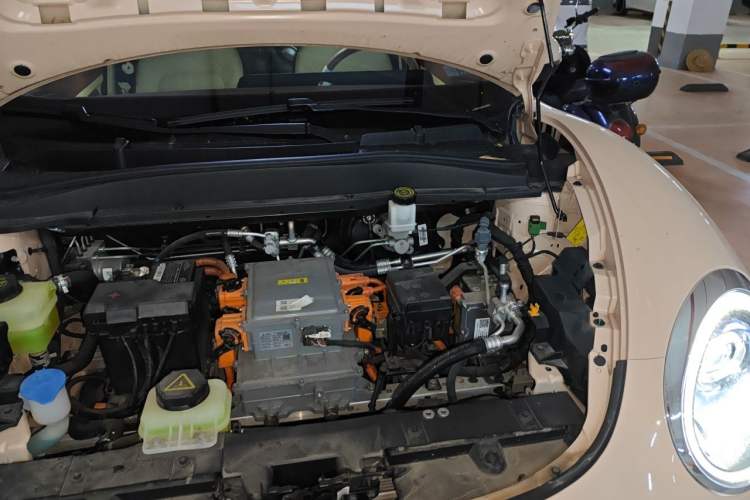 Used ORA Good Cat 2023 401 km Standard Range Premium Version Lithium Iron Phosphate Engine Bay Left