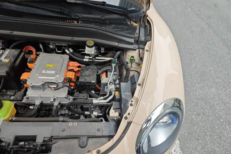 Used ORA Good Cat 2023 401 km Standard Range Premium Version Lithium Iron Phosphate Engine Bay Left