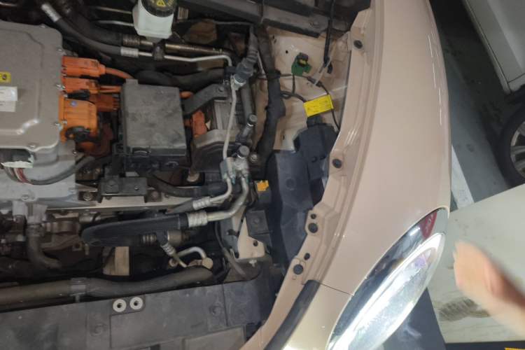 Used ORA Good Cat 2023 401 km Standard Range Prestige Version Lithium Iron Phosphate Engine Bay Left