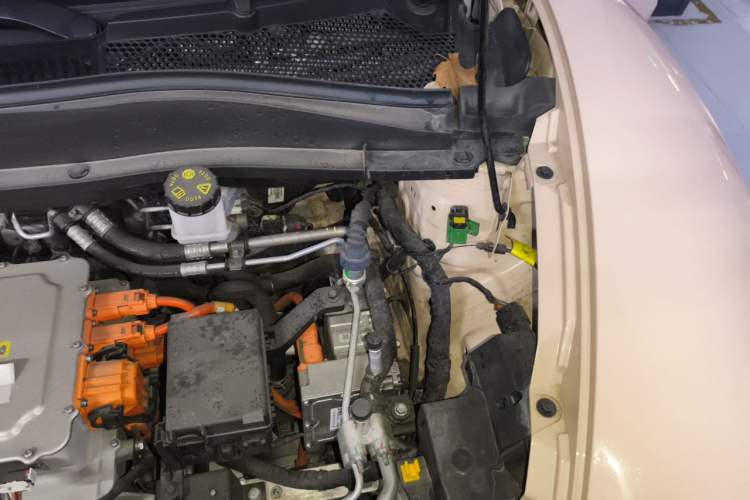 Used ORA Good Cat 2023 401 km Standard Range Comfort Version Lithium Iron Phosphate Engine Bay Left