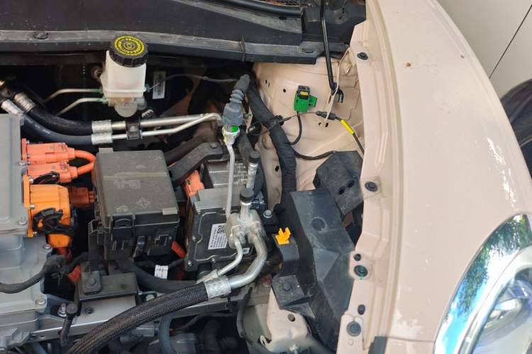Used ORA Good Cat 2023 501 km Long-Range Premium Version Lithium Iron Phosphate Engine Bay Left