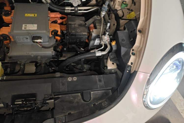 Used ORA Good Cat 2023 401 km Standard Range Luxury Version Lithium Iron Phosphate Engine Bay Left