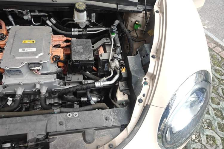 Used ORA Good Cat 2023 401 km Standard Range Prestige Version Lithium Iron Phosphate Engine Bay Left
