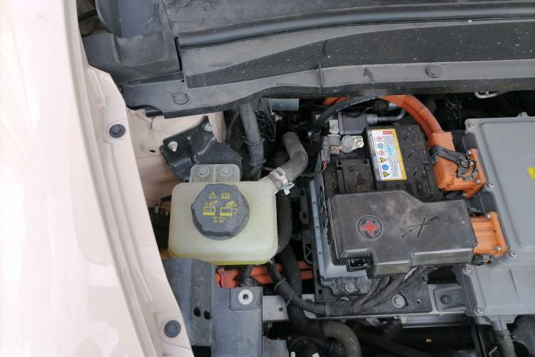 Used ORA Good Cat 2023 401 km Standard Range Luxury Version Ternary Lithium Engine Bay Right