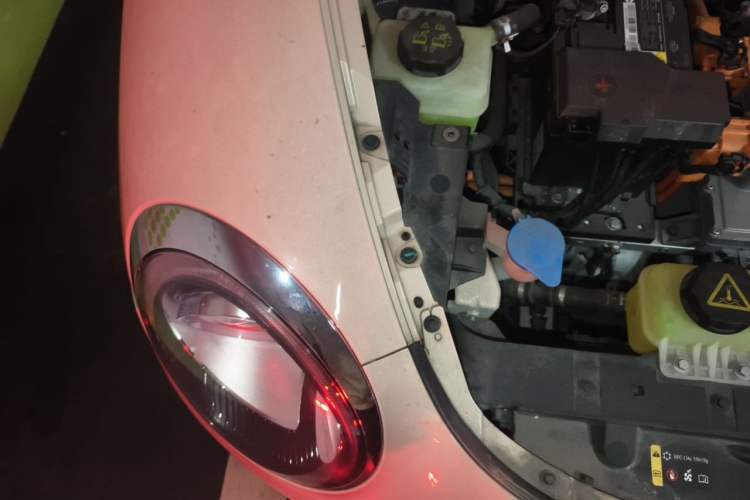 Used ORA Good Cat 2023 401 km Standard Range Premium Version Lithium Iron Phosphate Engine Bay Right