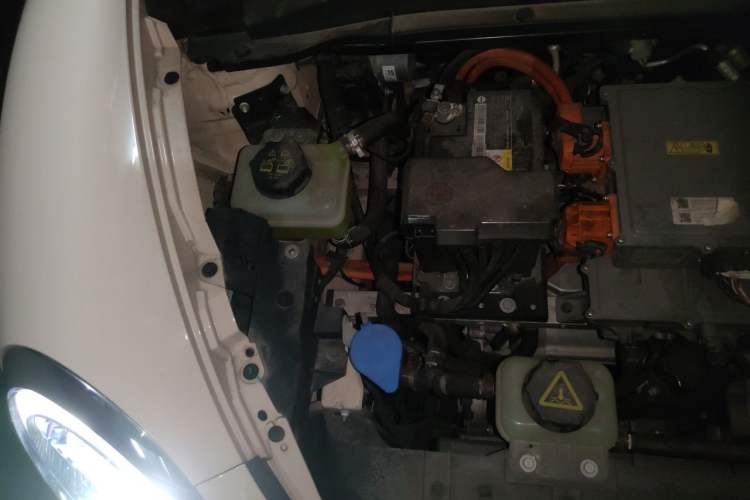 Used ORA Good Cat 2023 401 km Standard Range Luxury Version Lithium Iron Phosphate Engine Bay Right