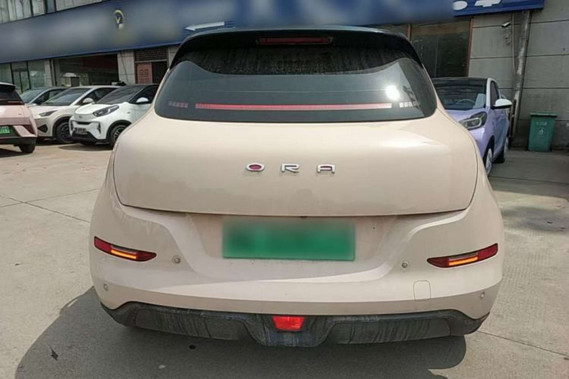 Used ORA Good Cat 2023 401 km Standard Range Luxury Version Lithium Iron Phosphate Exterior 2