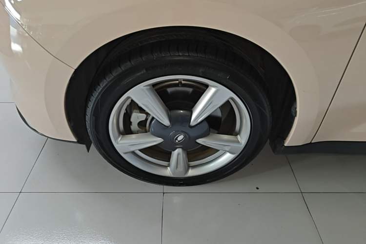 Used ORA Good Cat 2023 401 km Standard Range Luxury Version Lithium Iron Phosphate Exterior 4
