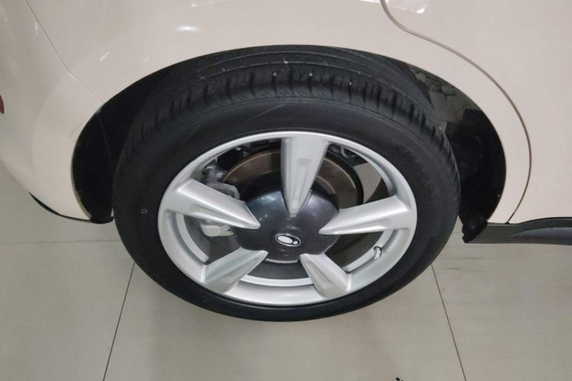 Used ORA Good Cat 2023 401 km Standard Range Luxury Version Lithium Iron Phosphate Exterior 5