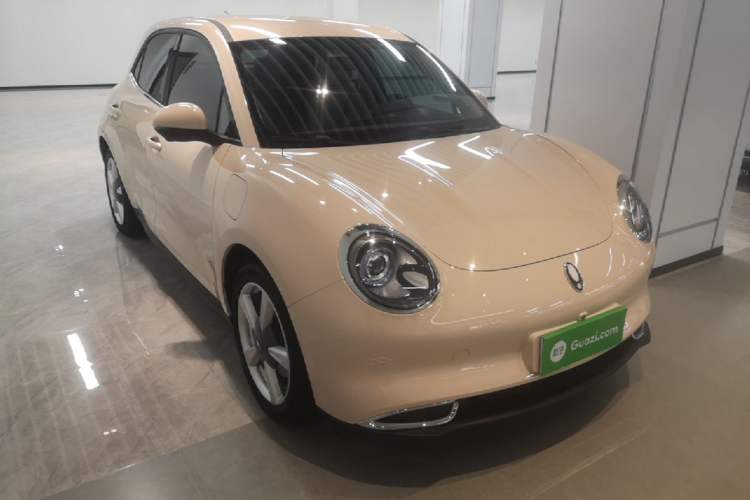 Used ORA Good Cat 2023 401 km Standard Range Luxury Version Lithium Iron Phosphate Front Right 45 Deg