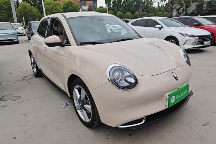 Used ORA Good Cat 2023 401 km Standard Range Premium Version Lithium Iron Phosphate Front Right 45 Deg