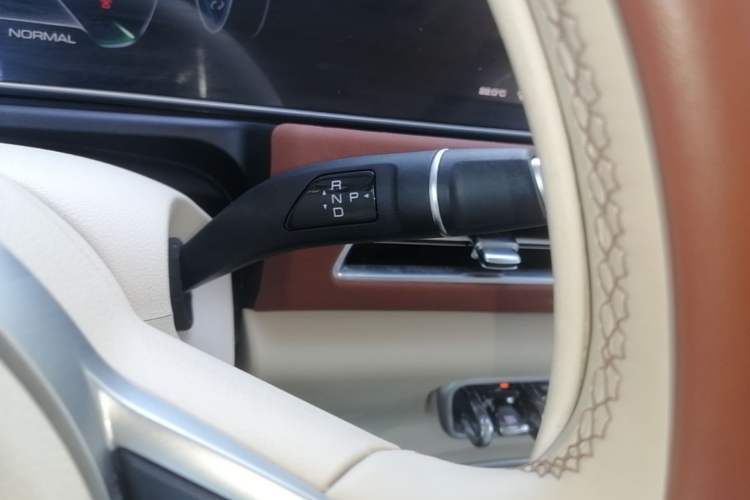 Used ORA Good Cat 2023 401 km Standard Range Prestige Version Lithium Iron Phosphate Gear Lever