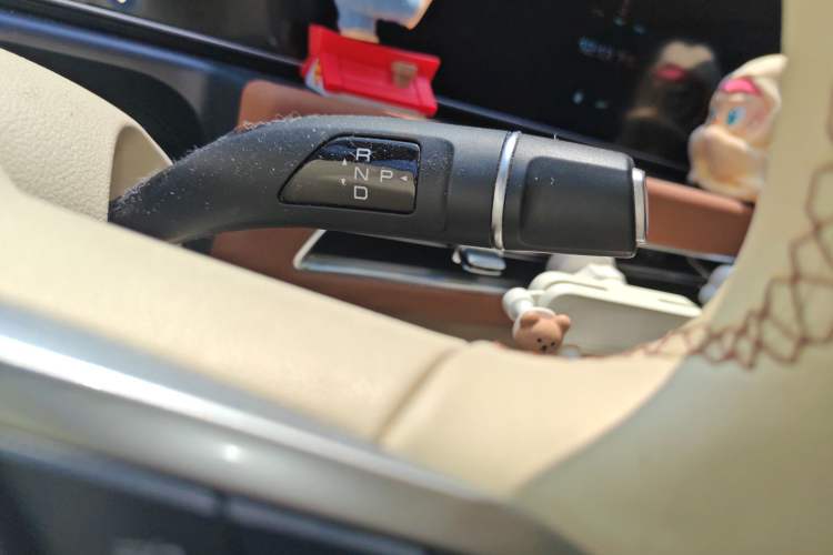 Used ORA Good Cat 2023 401 km Standard Range Luxury Version Lithium Iron Phosphate Gear Lever