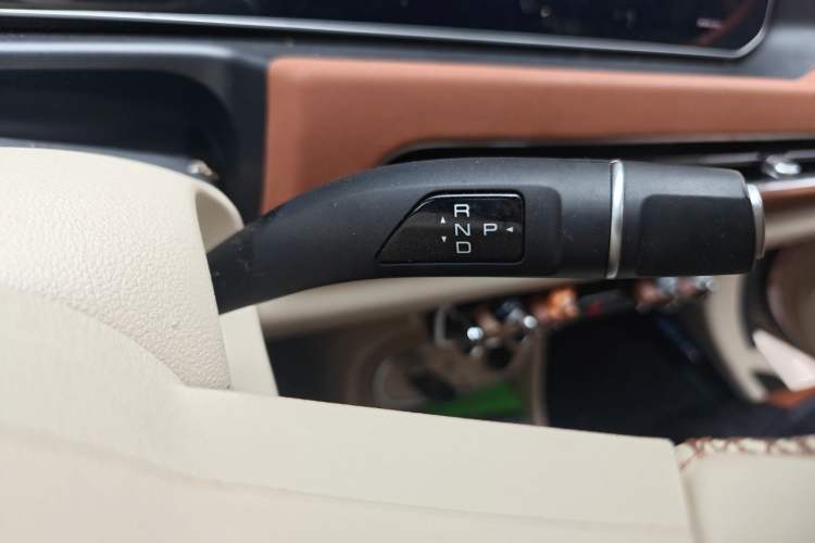 Used ORA Good Cat 2023 401 km Standard Range Prestige Version Lithium Iron Phosphate Gear Lever