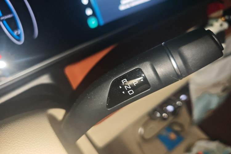 Used ORA Good Cat 2023 401 km Standard Range Luxury Version Lithium Iron Phosphate Gear Lever