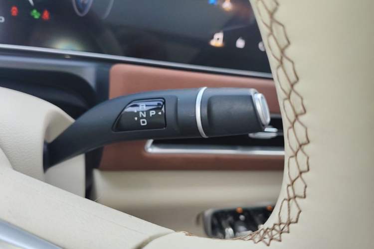 Used ORA Good Cat 2023 401 km Standard Range Prestige Version Lithium Iron Phosphate Gear Lever