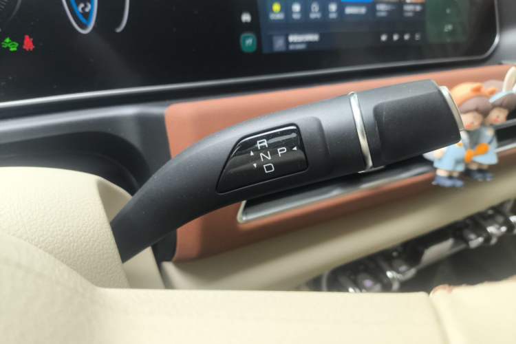 Used ORA Good Cat 2023 401 km Standard Range Prestige Version Lithium Iron Phosphate Gear Lever
