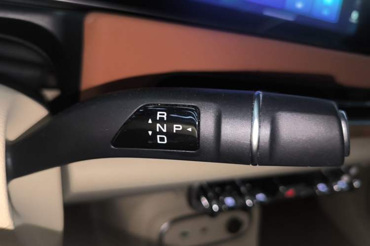 Used ORA Good Cat 2023 401 km Standard Range Luxury Version Lithium Iron Phosphate Gear Lever