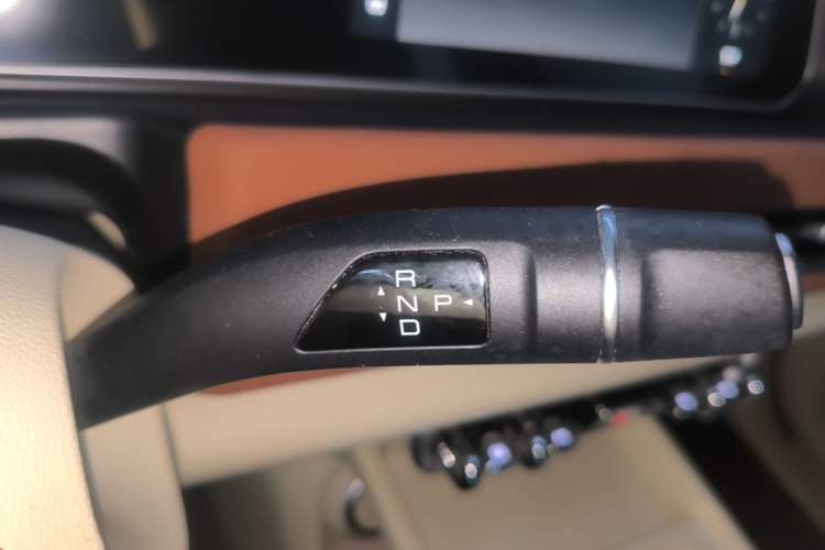 Used ORA Good Cat 2023 401 km Standard Range Luxury Version Lithium Iron Phosphate Gear Lever