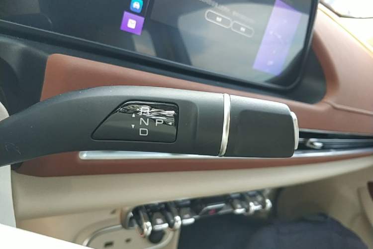 Used ORA Good Cat 2023 401 km Standard Range Luxury Version Lithium Iron Phosphate Gear Lever