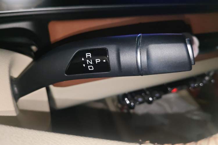 Used ORA Good Cat 2023 401 km Standard Range Luxury Version Lithium Iron Phosphate Gear Lever