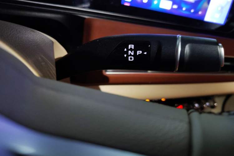 Used ORA Good Cat 2023 401 km Standard Range Luxury Version Lithium Iron Phosphate Gear Lever