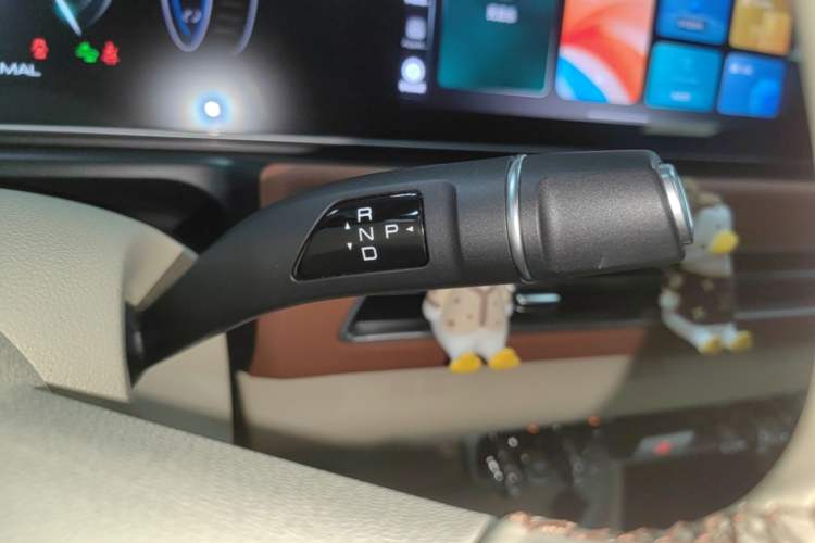 Used ORA Good Cat 2023 401 km Standard Range Luxury Version Lithium Iron Phosphate Gear Lever