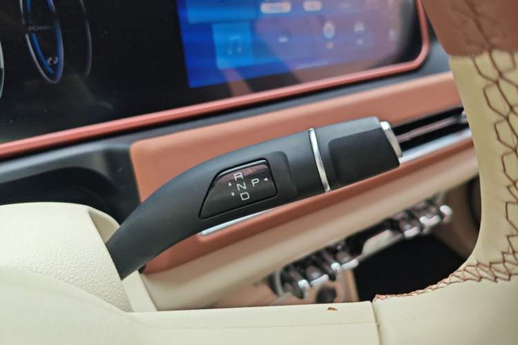 Used ORA Good Cat 2023 401 km Standard Range Luxury Version Lithium Iron Phosphate Gear Lever