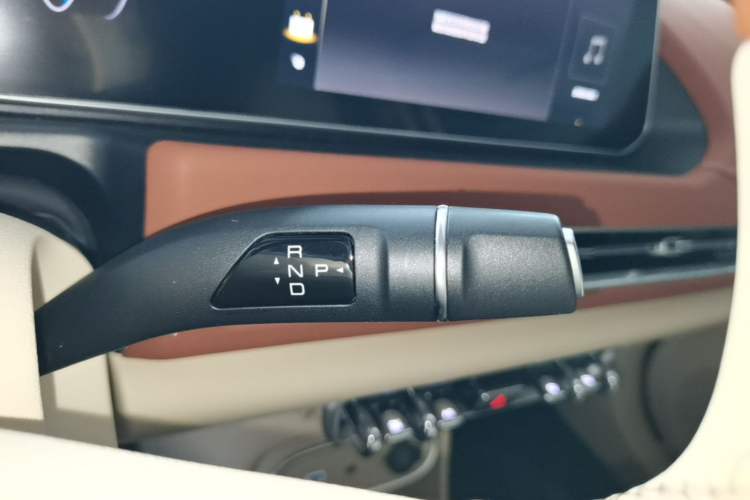Used ORA Good Cat 2023 401 km Standard Range Luxury Version Ternary Lithium Gear Lever