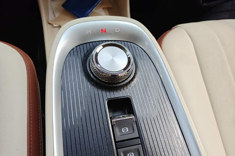 Used ORA Good Cat 2023 401 km Standard Range Comfort Version Lithium Iron Phosphate Gear Lever