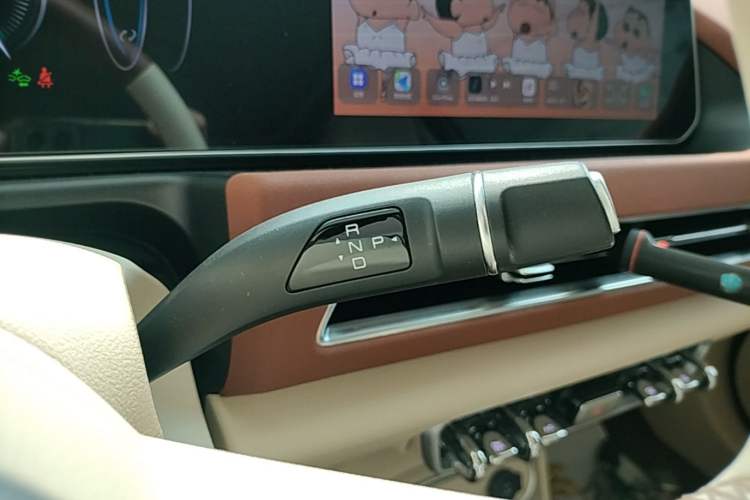 Used ORA Good Cat 2023 401 km Standard Range Prestige Version Lithium Iron Phosphate Gear Lever