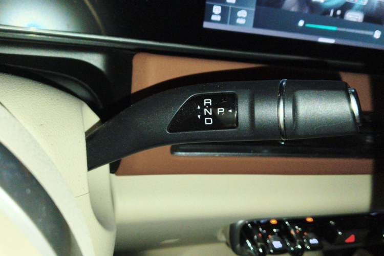Used ORA Good Cat 2023 401 km Standard Range Luxury Version Lithium Iron Phosphate Gear Lever
