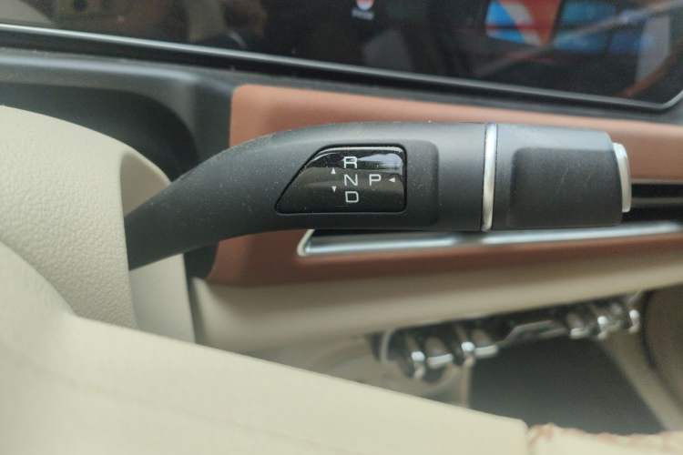 Used ORA Good Cat 2023 401 km Standard Range Prestige Version Lithium Iron Phosphate Gear Lever