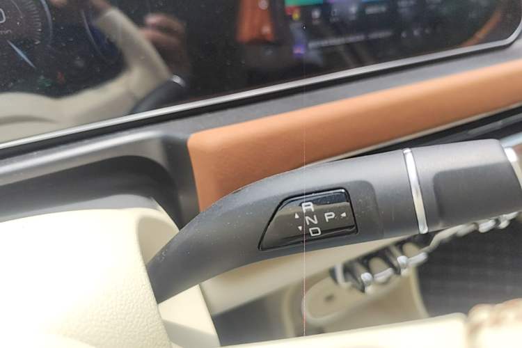 Used ORA Good Cat 2023 401 km Standard Range Luxury Version Lithium Iron Phosphate Gear Lever