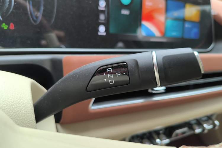 Used ORA Good Cat 2023 401 km Standard Range Luxury Version Lithium Iron Phosphate Gear Lever