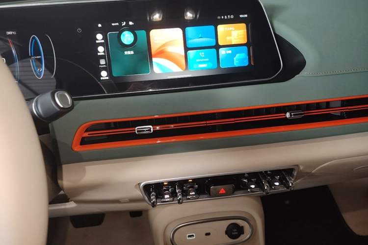 Used ORA Good Cat 2023 401 km Standard Range Luxury Version Lithium Iron Phosphate Audio And AC Panel