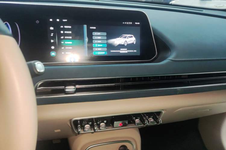Used ORA Good Cat 2023 401 km Standard Range Luxury Version Lithium Iron Phosphate Audio And AC Panel