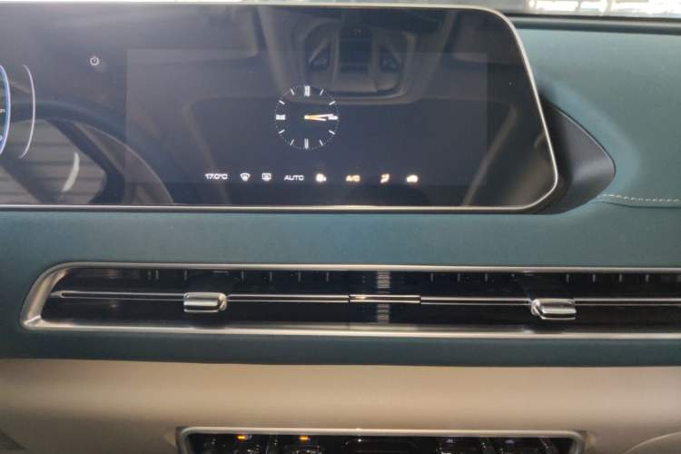 Used ORA Good Cat 2023 401 km Standard Range Luxury Version Ternary Lithium Audio And AC Panel