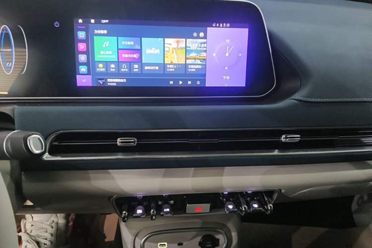 Used ORA Good Cat 2023 401 km Standard Range Premium Version Lithium Iron Phosphate Audio And AC Panel