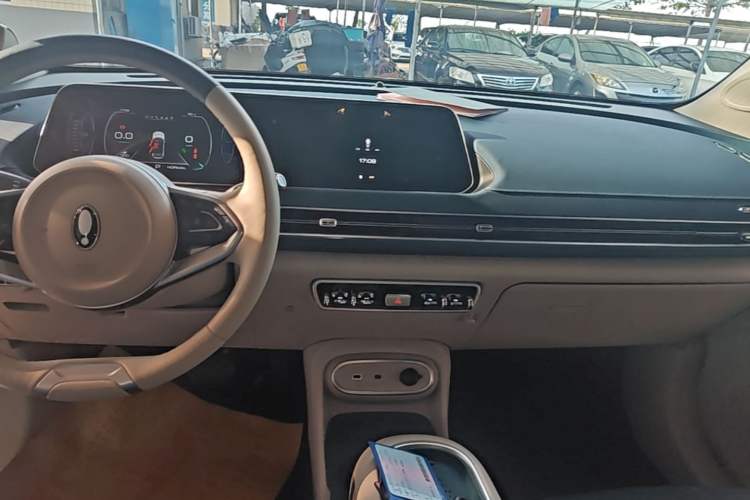 Used ORA Good Cat 2023 401 km Standard Range Prestige Version Lithium Iron Phosphate Audio And AC Panel