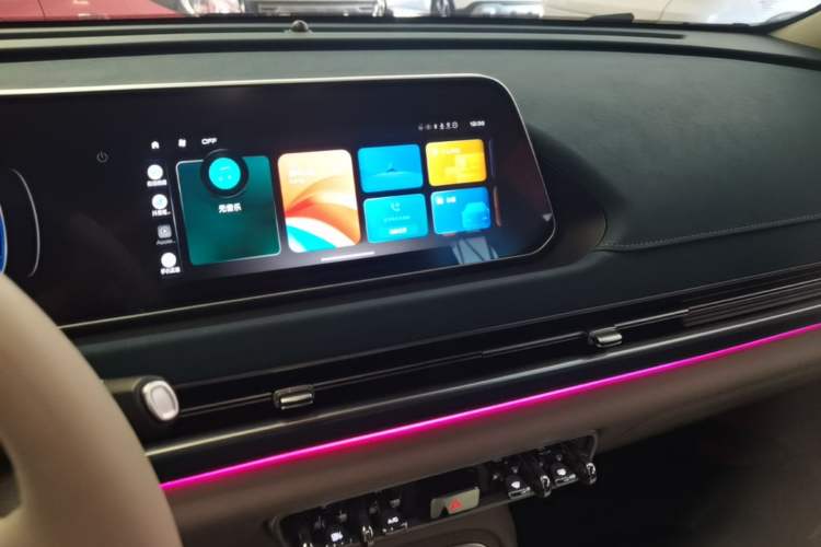 Used ORA Good Cat 2023 401 km Standard Range Premium Trim Ternary Lithium Audio And AC Panel
