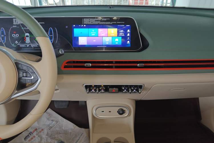 Used ORA Good Cat 2023 401 km Standard Range Luxury Version Ternary Lithium Audio And AC Panel