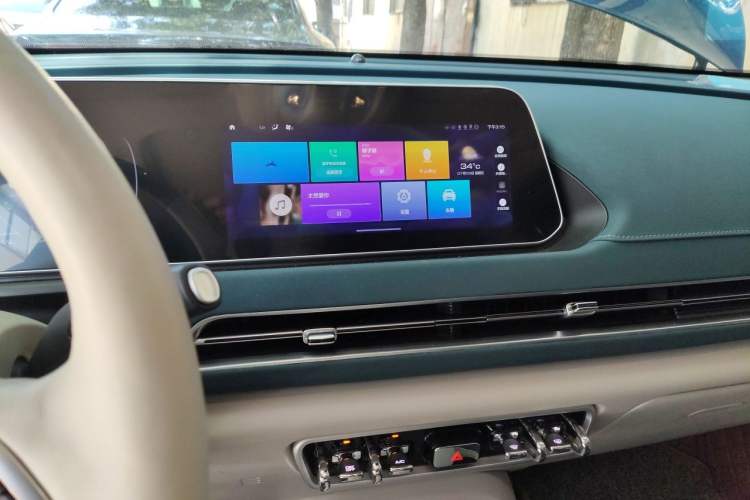 Used ORA Good Cat 2023 401 km Standard Range Premium Trim Ternary Lithium Audio And AC Panel