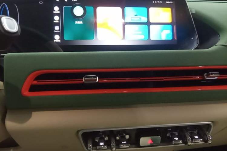 Used ORA Good Cat 2023 401 km Standard Range Luxury Version Lithium Iron Phosphate Audio And AC Panel