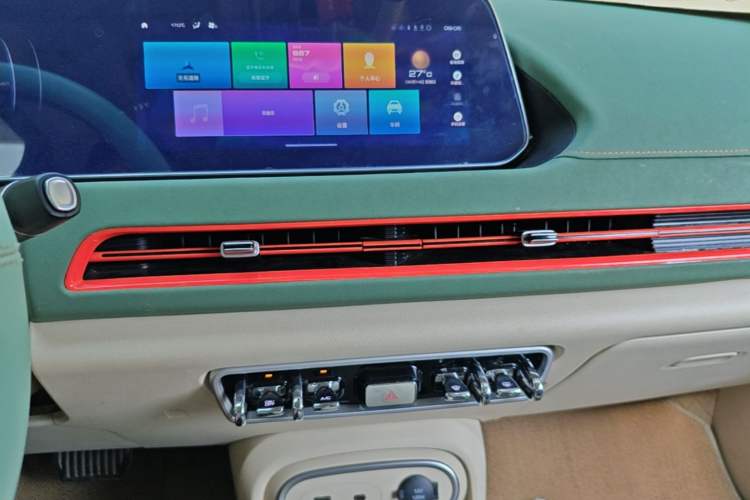 Used ORA Good Cat 2023 401 km Standard Range Premium Trim Ternary Lithium Audio And AC Panel