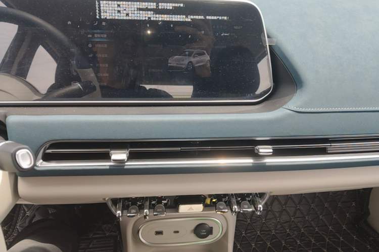 Used ORA Good Cat 2023 401 km Standard Range Luxury Version Lithium Iron Phosphate Audio And AC Panel
