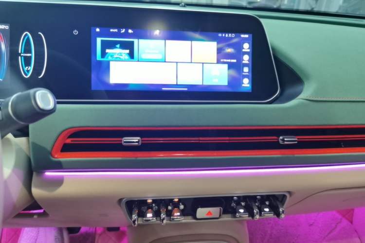 Used ORA Good Cat 2023 401 km Standard Range Luxury Version Lithium Iron Phosphate Audio And AC Panel