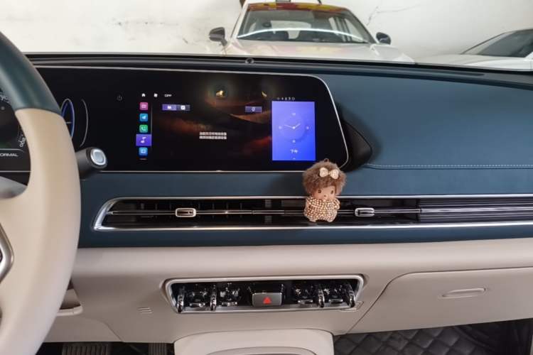 Used ORA Good Cat 2023 401 km Standard Range Luxury Version Lithium Iron Phosphate Audio And AC Panel