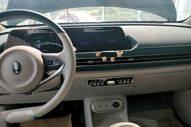 Used ORA Good Cat 2023 401 km Standard Range Luxury Version Lithium Iron Phosphate Audio And AC Panel